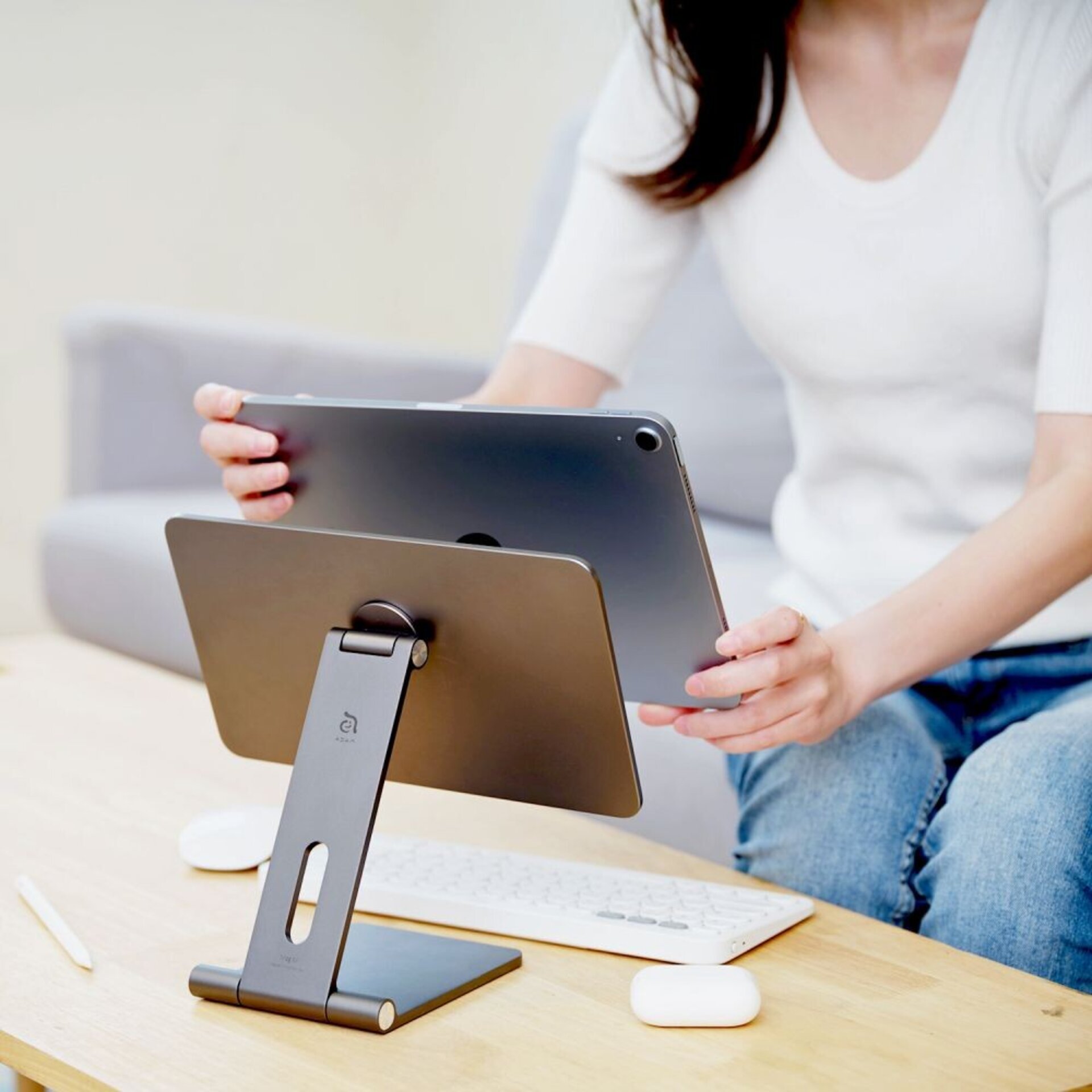 Soporte Magnético de aluminio Gris espacial de 360 para Ipad de 12,9" - 7