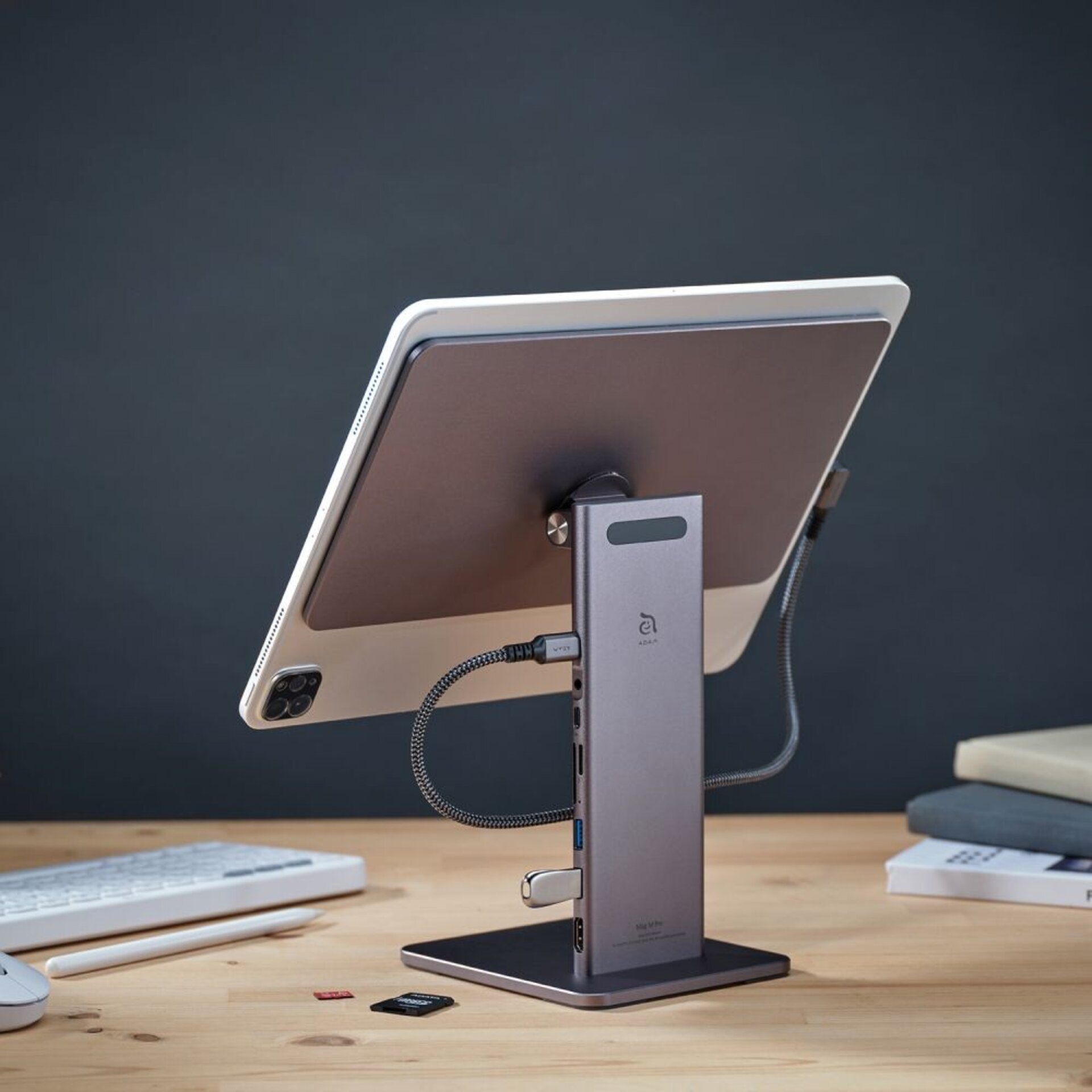 Soporte Magnético de aluminio Gris espacial de 360 para Ipad de 12,9 con Hub 8/1 - 5