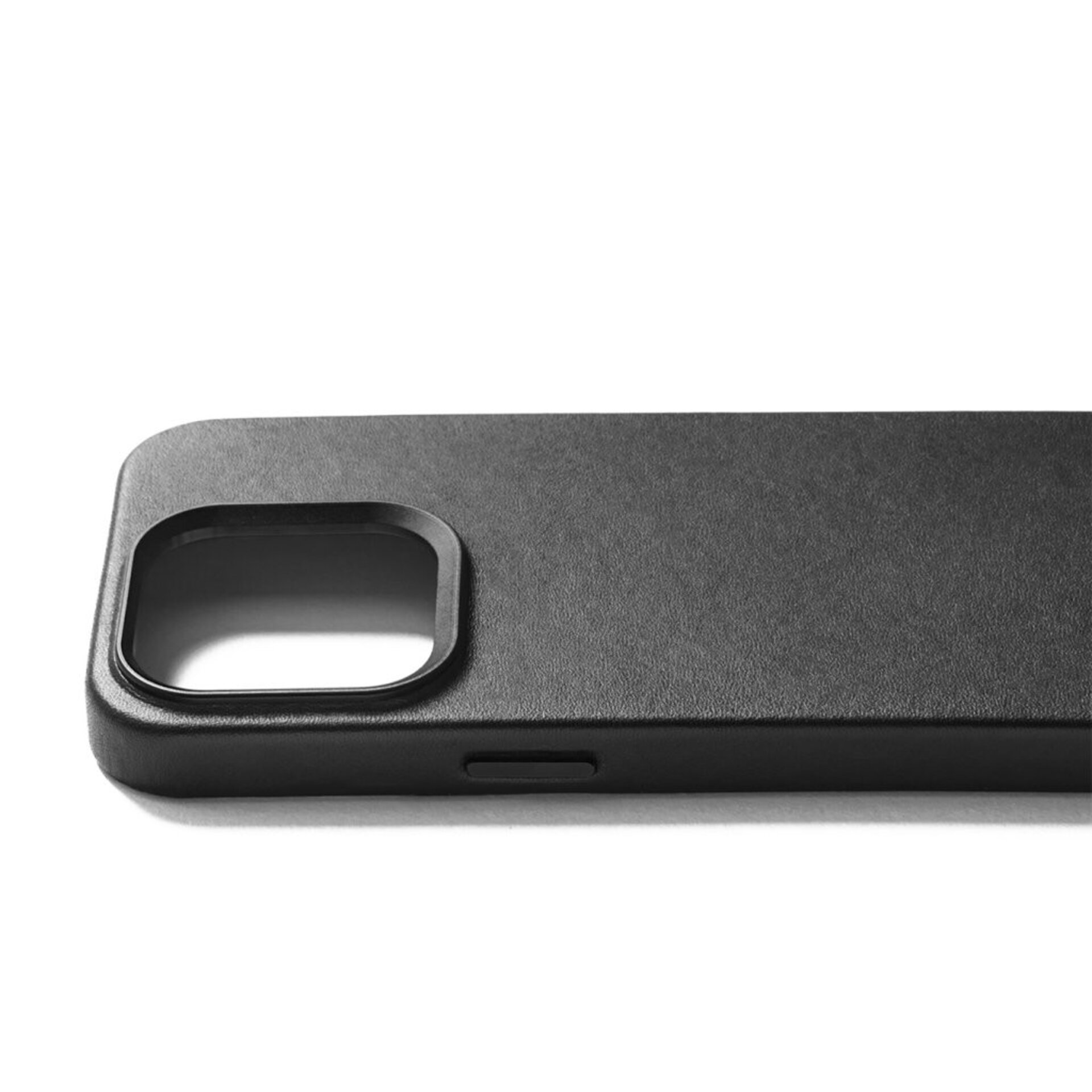 Funda de Piel con Magsafe lisa para Iphone 15 Pro Negra  Mujjo - 3