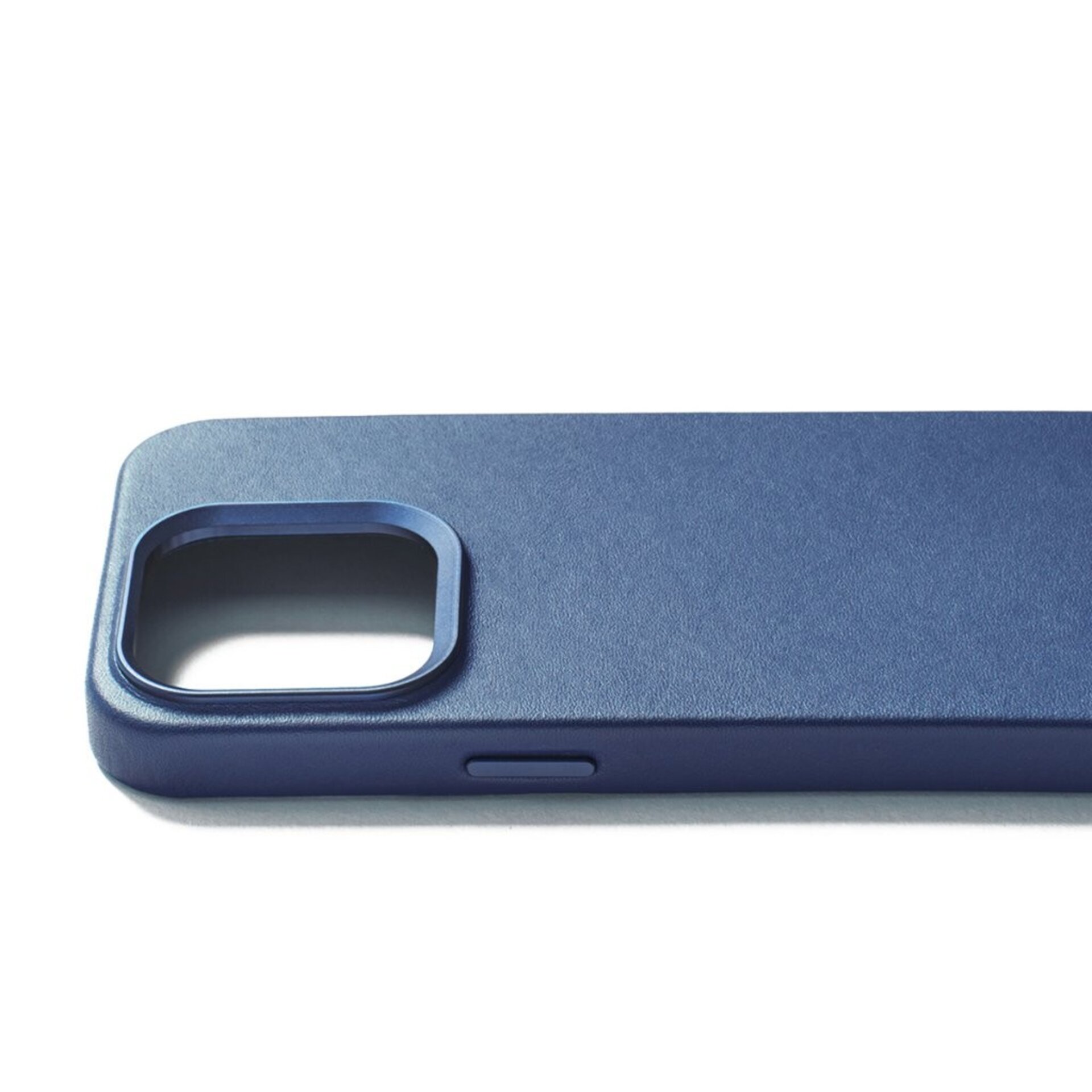Funda de Piel con Magsafe lisa para Iphone 15 Pro Azul  Mujjo - 3