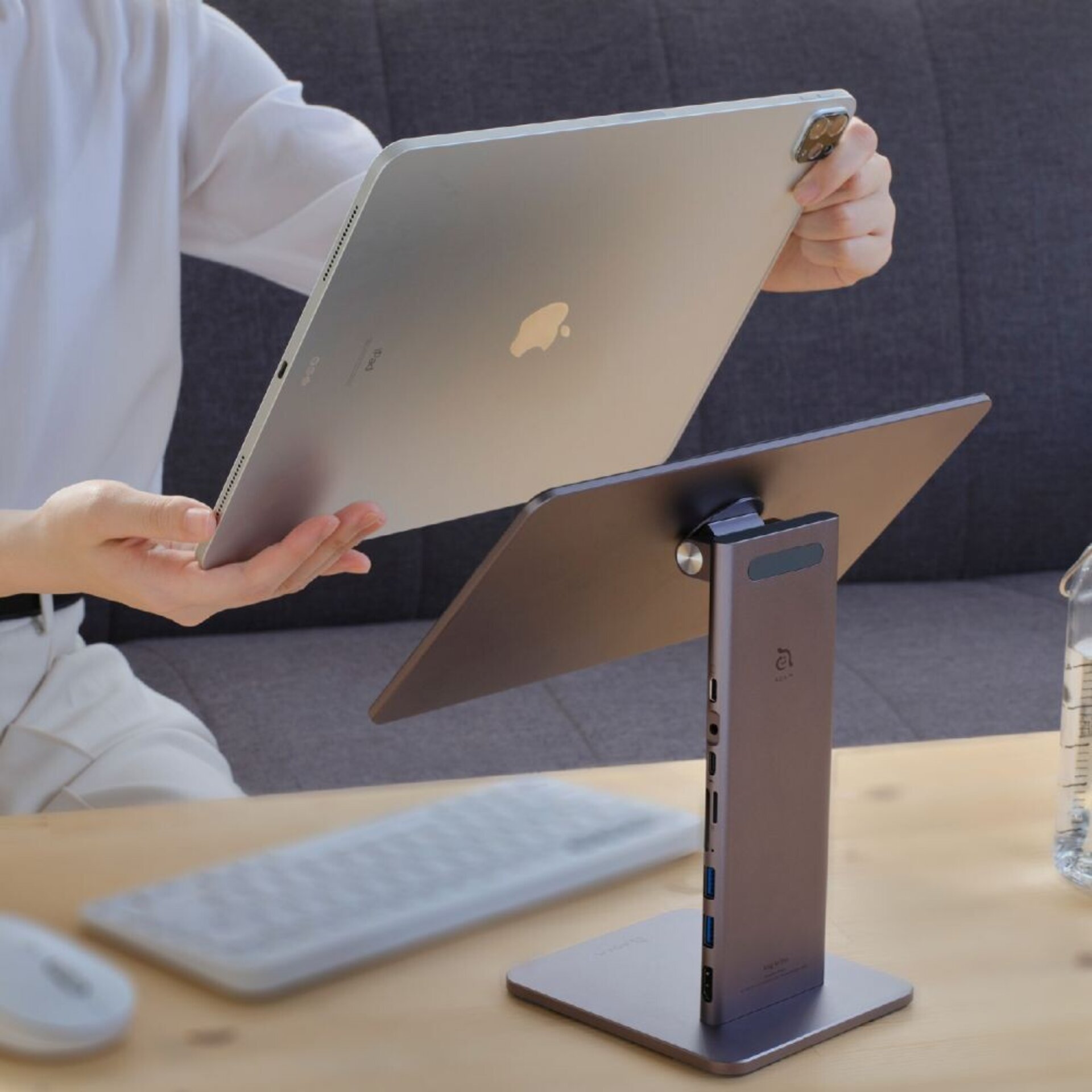 Soporte Magnético de aluminio Gris espacial de 360 para Ipad de 12,9 con Hub 8/1 - 3